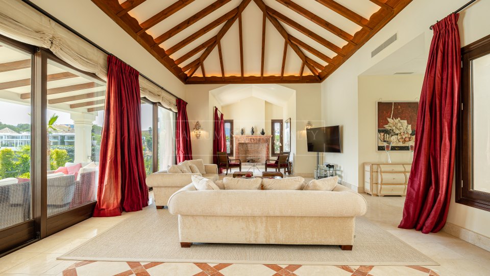 Benahavis, Elegante casa con vistas al campo de golf y a las montañas en La Zagaleta