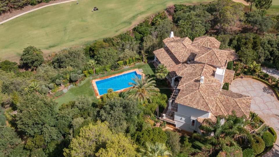 Benahavis, Elegante casa con vistas al campo de golf y a las montañas en La Zagaleta