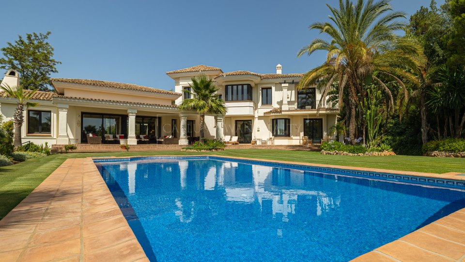 Benahavis, Elegante casa con vistas al campo de golf y a las montañas en La Zagaleta