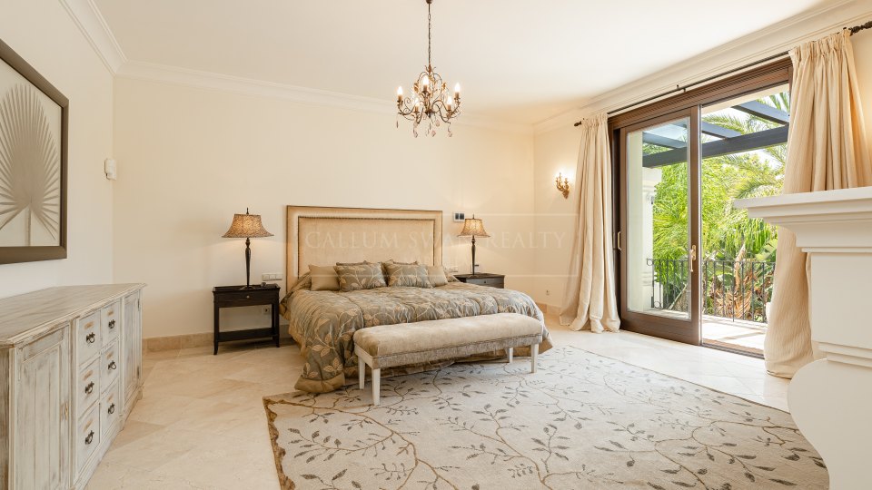 Benahavis, Elegante casa con vistas al campo de golf y a las montañas en La Zagaleta
