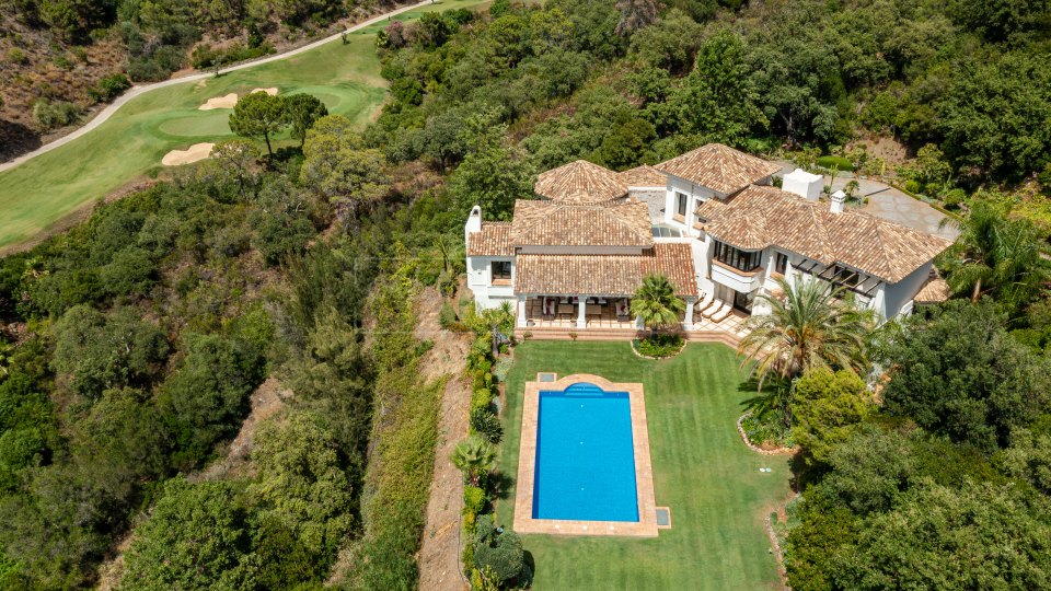 Benahavis, Elegante casa con vistas al campo de golf y a las montañas en La Zagaleta