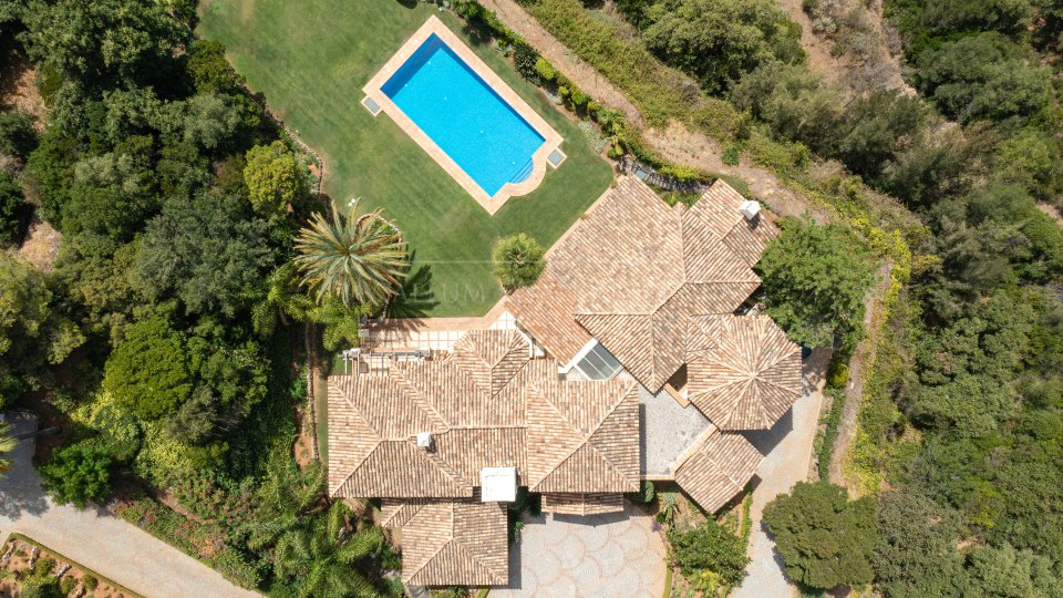 Benahavis, Elegante casa con vistas al campo de golf y a las montañas en La Zagaleta