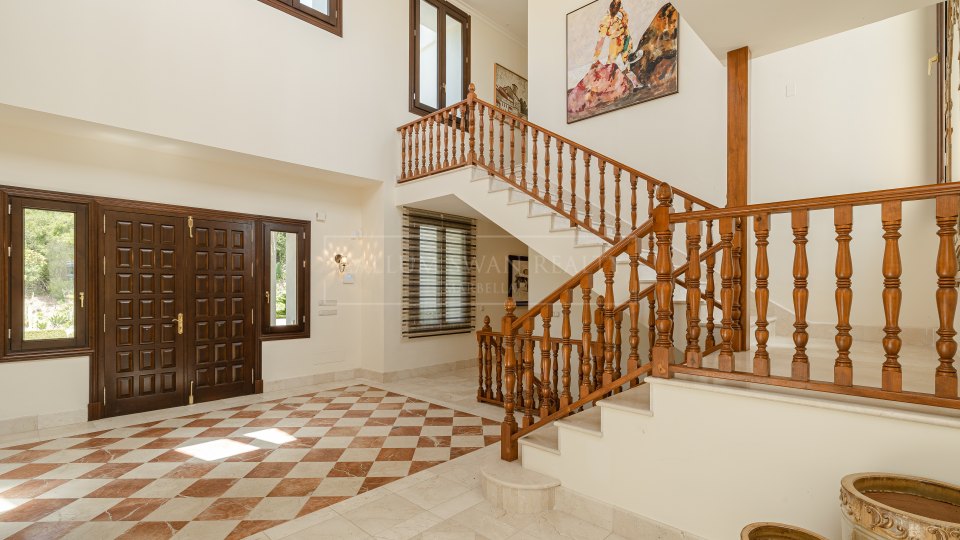 Benahavis, Elegante casa con vistas al campo de golf y a las montañas en La Zagaleta