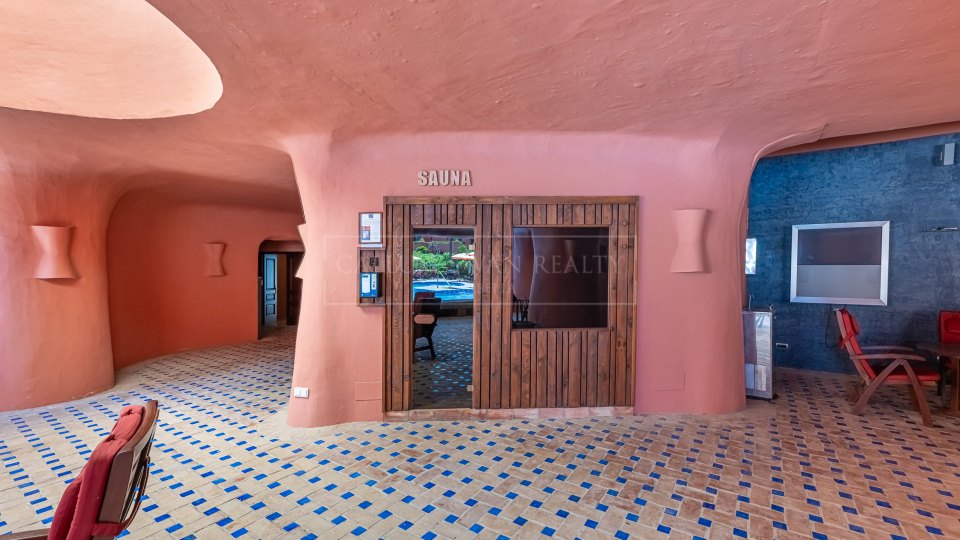 Estepona, Renovated Beachfront Penthouse in Torre Bermeja, New Golden Mile
