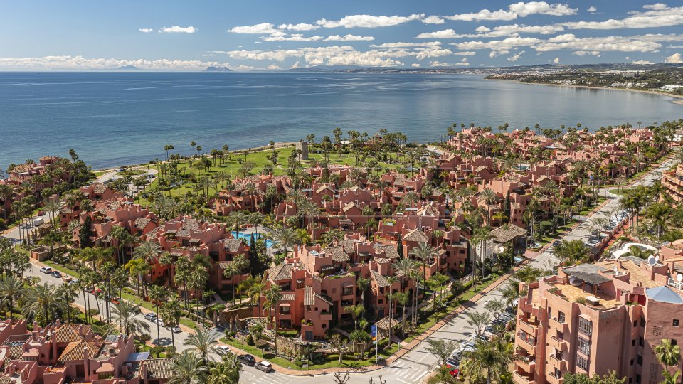 Estepona, Renovated Beachfront Penthouse in Torre Bermeja, New Golden Mile