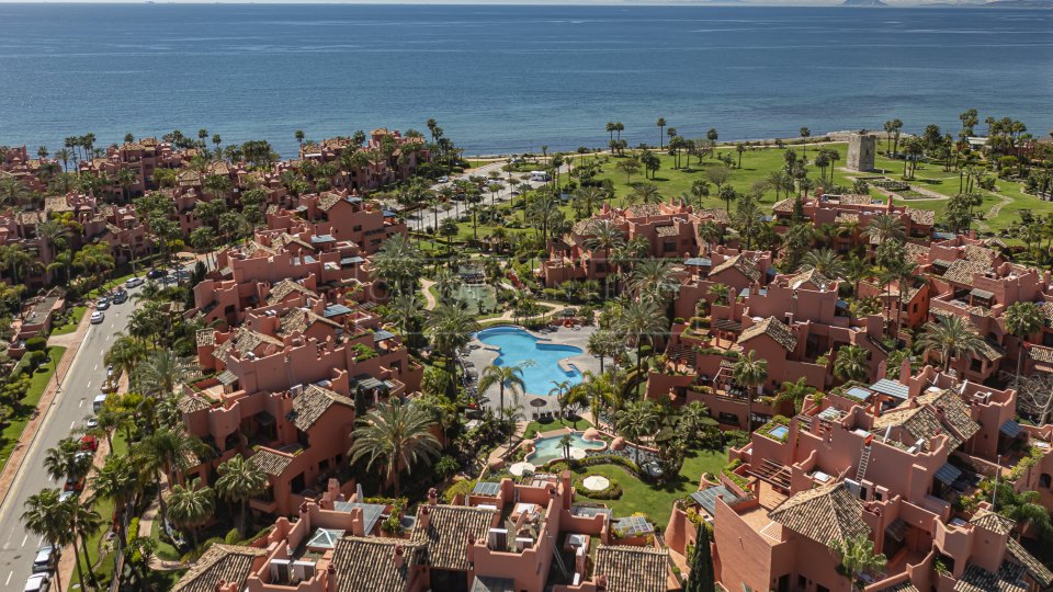 Estepona, Renovated Beachfront Penthouse in Torre Bermeja, New Golden Mile