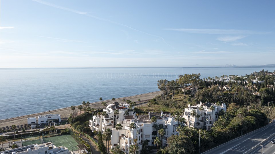 Estepona, Apartamento reformado en primera línea de playa en Bahía del Velerín, Estepona
