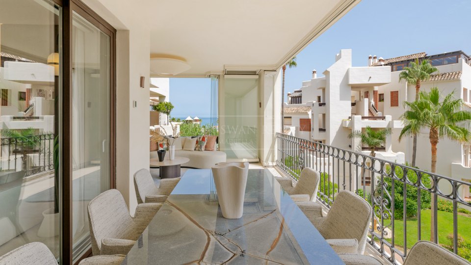 Estepona, Apartamento reformado en primera línea de playa en Bahía del Velerín, Estepona