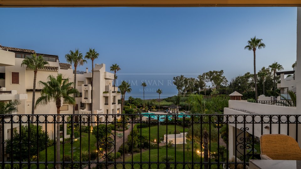 Estepona, Apartamento reformado en primera línea de playa en Bahía del Velerín, Estepona