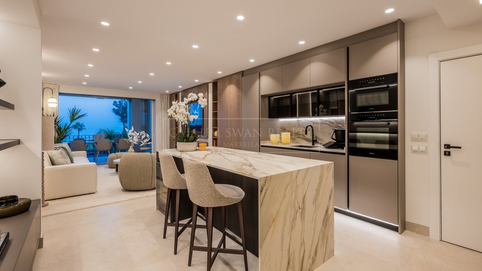 Estepona, Apartamento reformado en primera línea de playa en Bahía del Velerín, Estepona