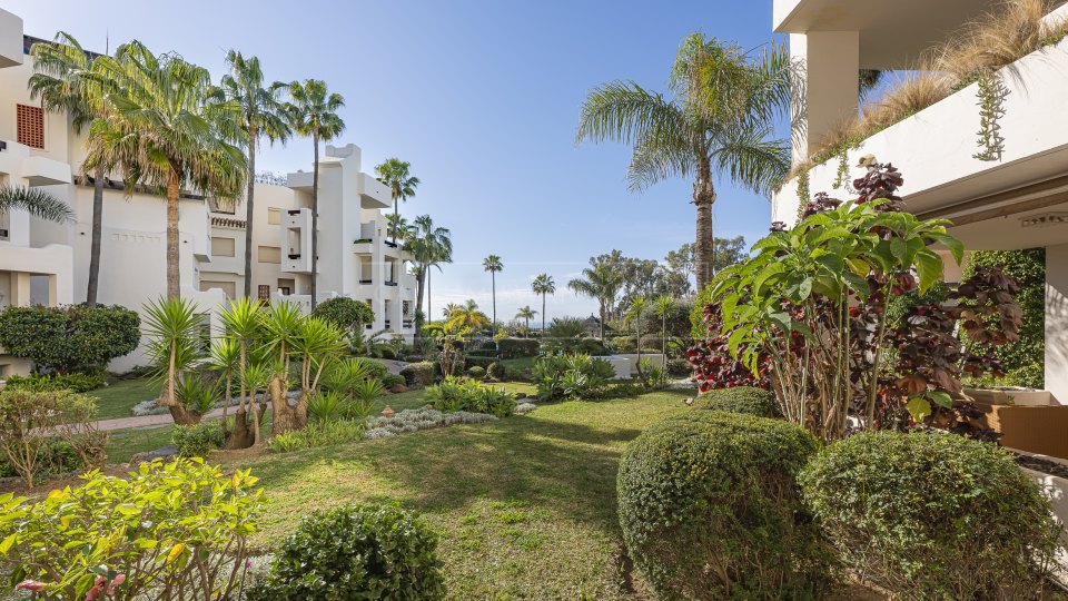 Estepona, Apartamento reformado en primera línea de playa en Bahía del Velerín, Estepona