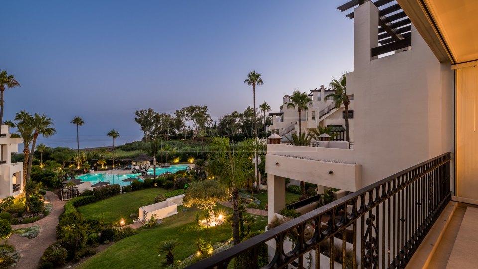 Estepona, Apartamento reformado en primera línea de playa en Bahía del Velerín, Estepona