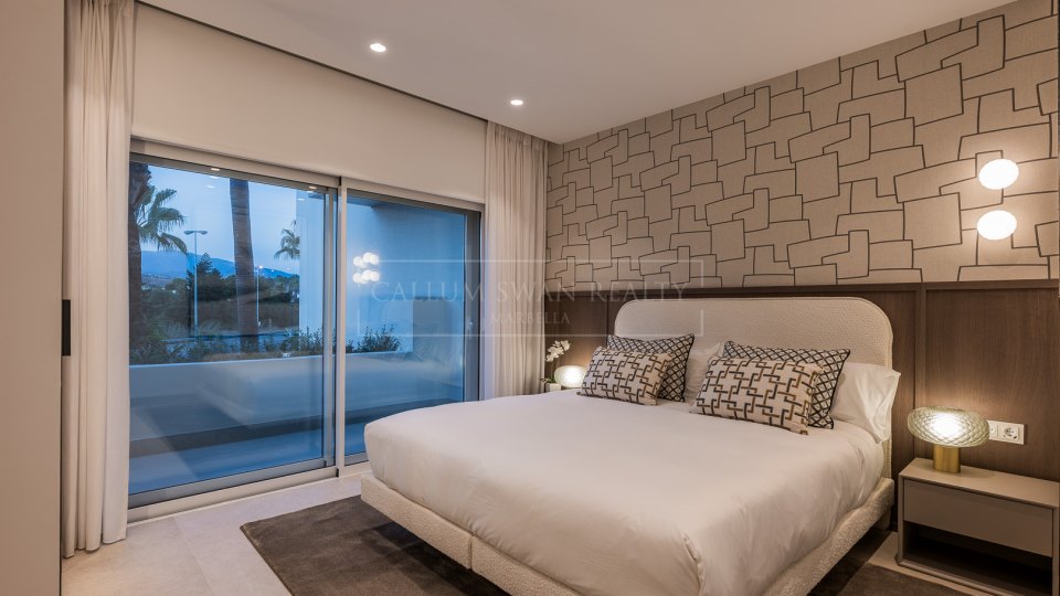 Estepona, Apartamento reformado en primera línea de playa en Bahía del Velerín, Estepona