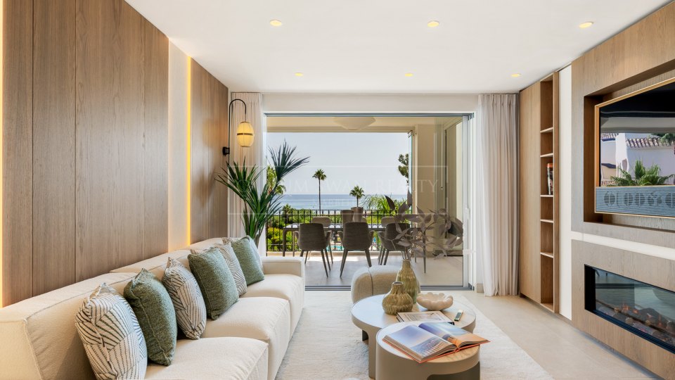 Estepona, Apartamento reformado en primera línea de playa en Bahía del Velerín, Estepona