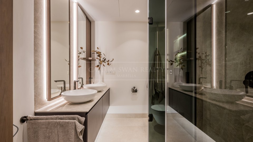 Estepona, Apartamento reformado en primera línea de playa en Bahía del Velerín, Estepona