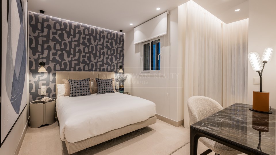 Estepona, Apartamento reformado en primera línea de playa en Bahía del Velerín, Estepona