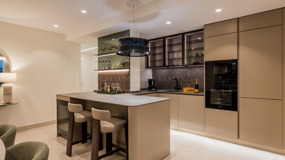 Estepona, Apartamento en reforma en Bahía del Velerín, Estepona