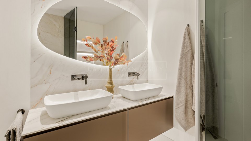 Estepona, Apartamento en reforma en Bahía del Velerín, Estepona