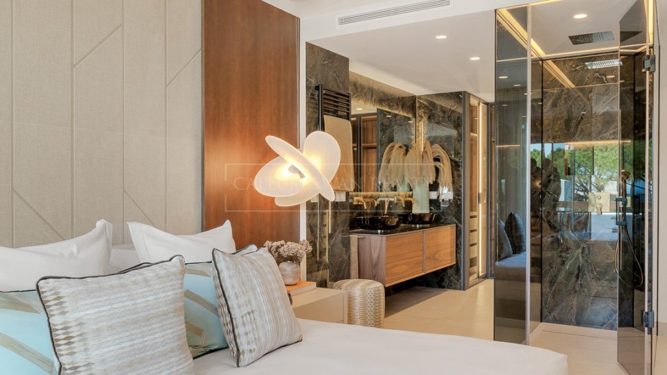 Marbella Est, Appartement rénové en bord de mer avec vue sur la mer à Los Monteros