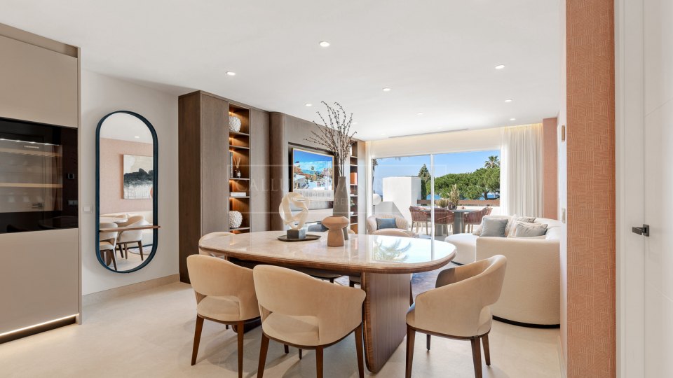Marbella Est, Appartement rénové en bord de mer avec vue sur la mer à Los Monteros