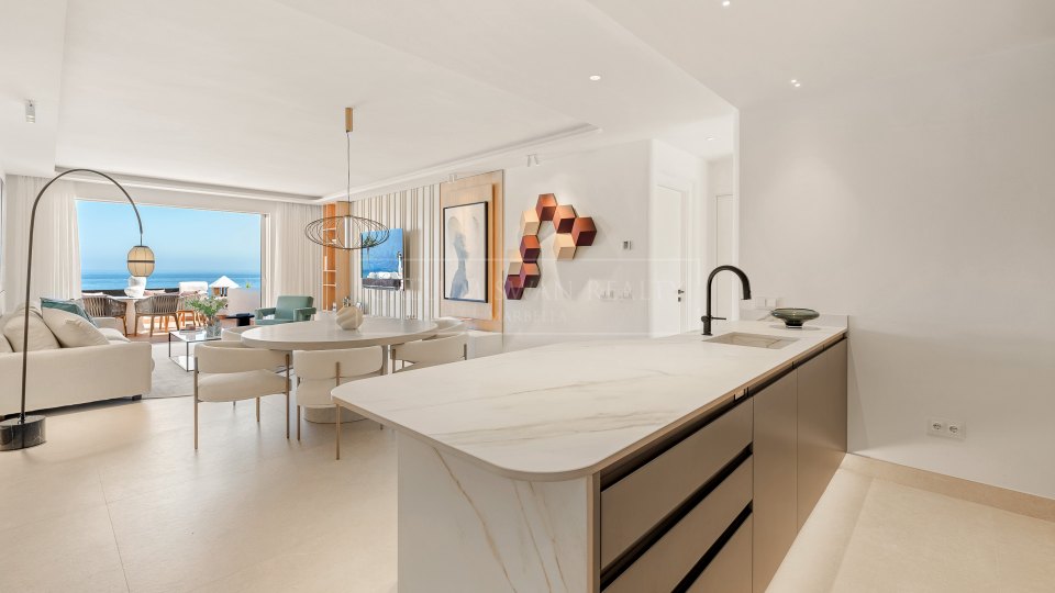 Estepona, Penthouse élégant offrant une vue sur la mer à Bahía del Velerín