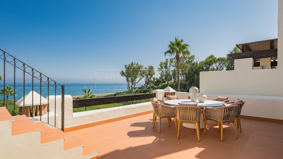 Estepona, Penthouse élégant offrant une vue sur la mer à Bahía del Velerín