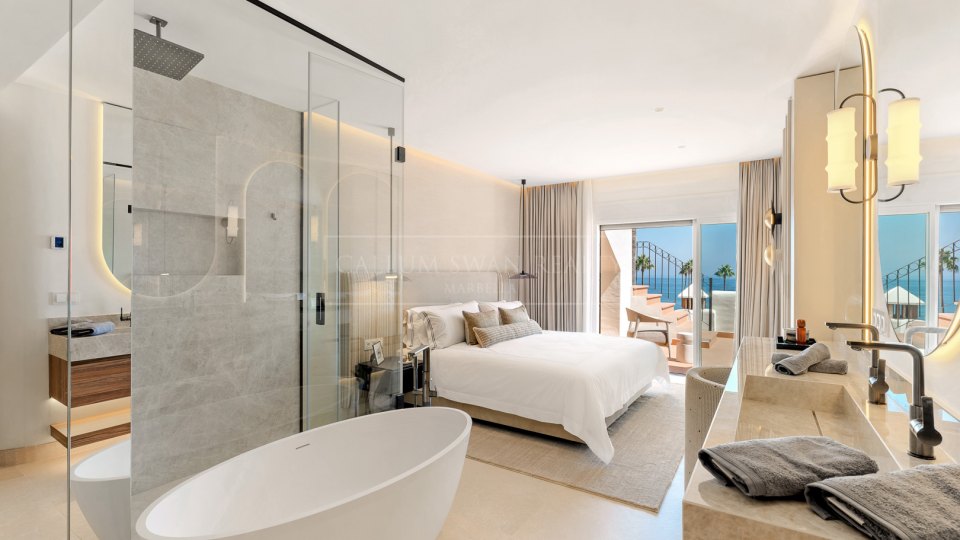 Estepona, Penthouse élégant offrant une vue sur la mer à Bahía del Velerín
