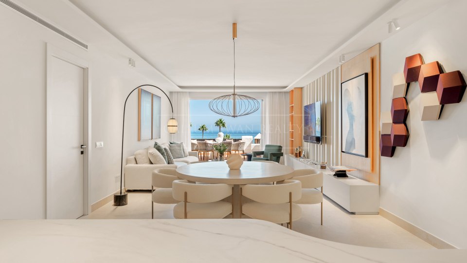 Estepona, Penthouse élégant offrant une vue sur la mer à Bahía del Velerín