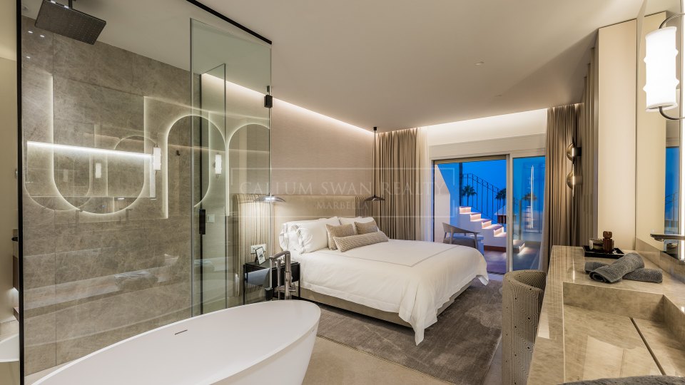 Estepona, Penthouse élégant offrant une vue sur la mer à Bahía del Velerín