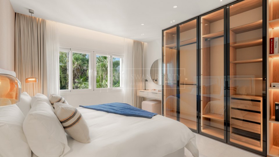 Estepona, Penthouse élégant offrant une vue sur la mer à Bahía del Velerín
