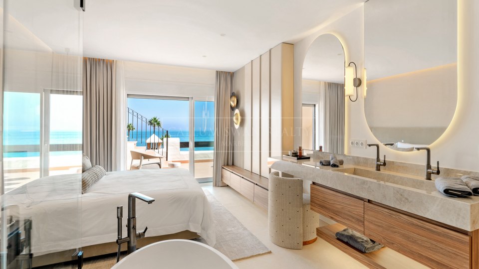 Estepona, Penthouse élégant offrant une vue sur la mer à Bahía del Velerín
