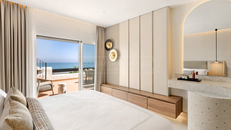 Estepona, Penthouse élégant offrant une vue sur la mer à Bahía del Velerín