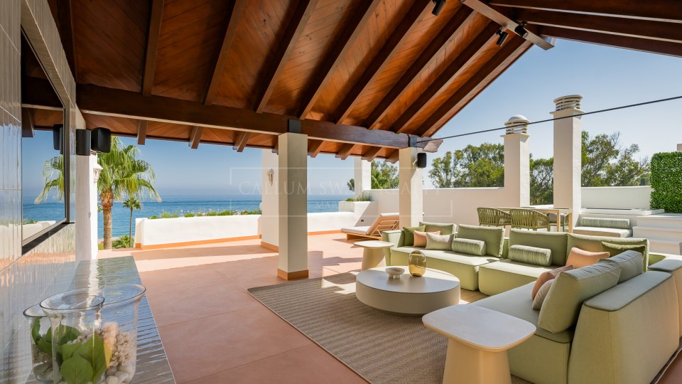 Estepona, Penthouse élégant offrant une vue sur la mer à Bahía del Velerín