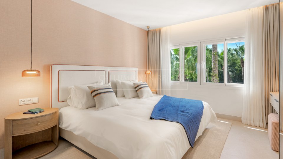 Estepona, Penthouse élégant offrant une vue sur la mer à Bahía del Velerín