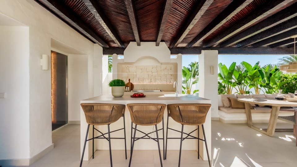 Estepona, Splendide penthouse en front de mer sur la New Golden Mile avec une jolie vue sur la mer
