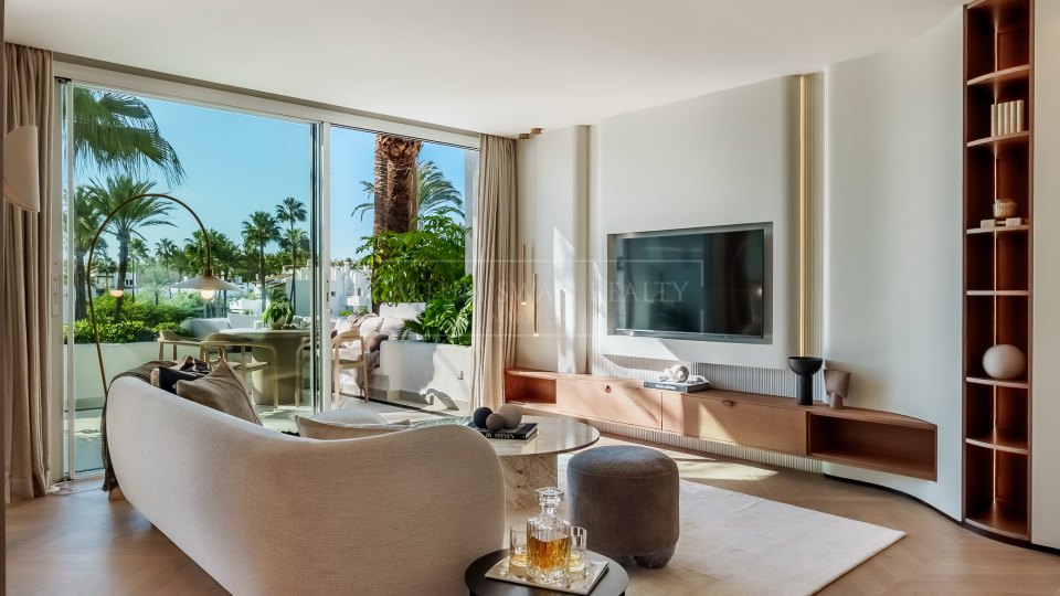 Estepona, Splendide penthouse en front de mer sur la New Golden Mile avec une jolie vue sur la mer