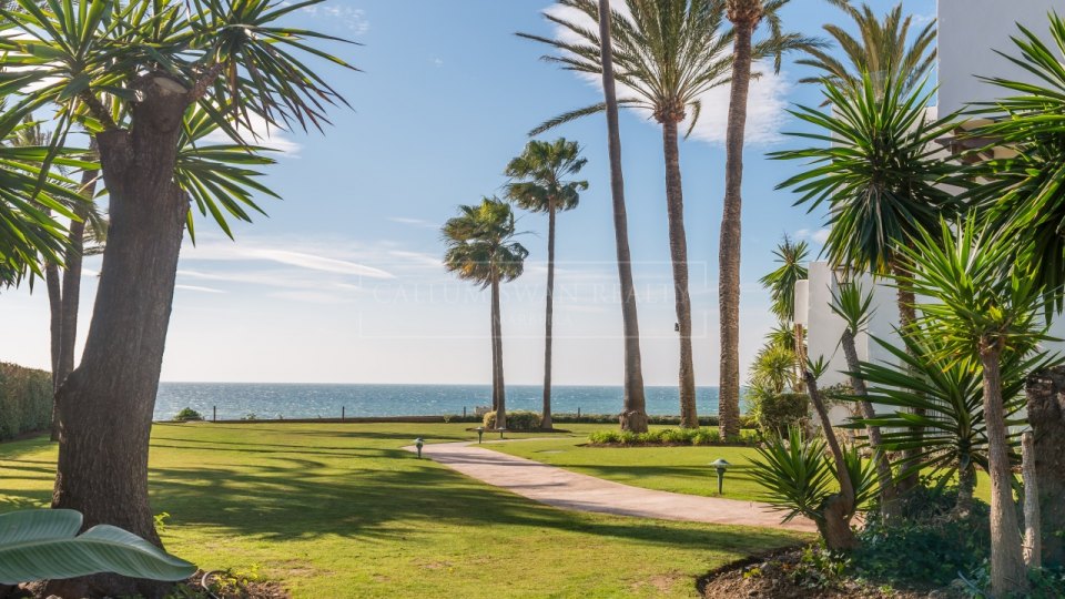 Estepona, Splendide penthouse en front de mer sur la New Golden Mile avec une jolie vue sur la mer