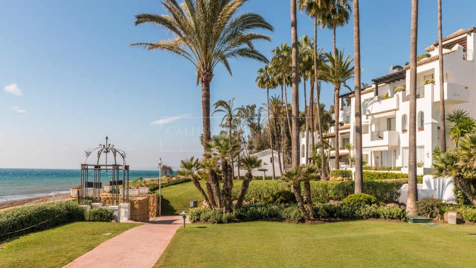 Estepona, Splendide penthouse en front de mer sur la New Golden Mile avec une jolie vue sur la mer