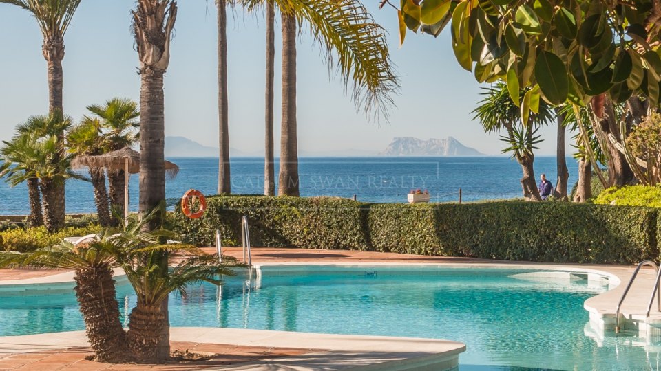 Estepona, Splendide penthouse en front de mer sur la New Golden Mile avec une jolie vue sur la mer