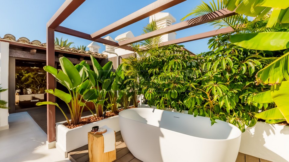 Estepona, Splendide penthouse en front de mer sur la New Golden Mile avec une jolie vue sur la mer