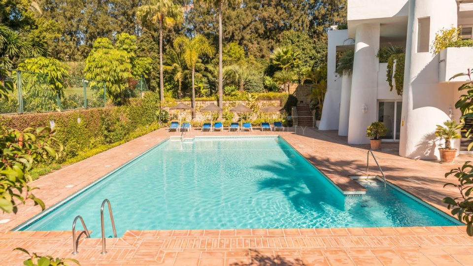 Estepona, Splendide penthouse en front de mer sur la New Golden Mile avec une jolie vue sur la mer