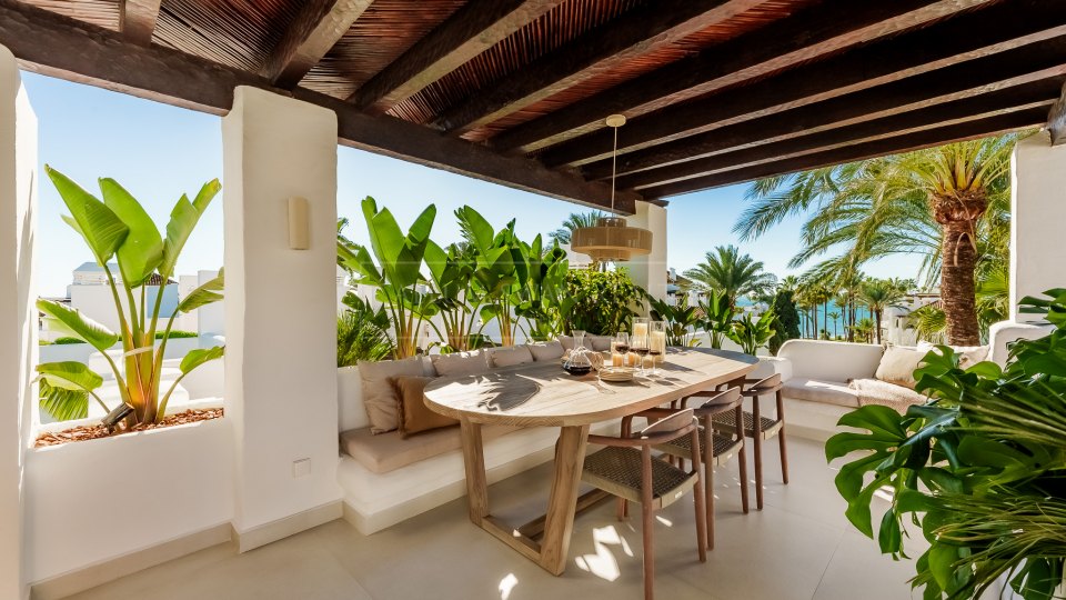 Estepona, Splendide penthouse en front de mer sur la New Golden Mile avec une jolie vue sur la mer