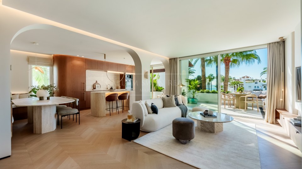 Estepona, Splendide penthouse en front de mer sur la New Golden Mile avec une jolie vue sur la mer