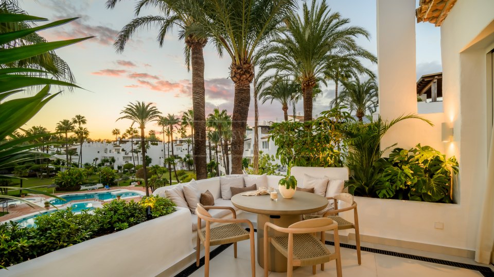 Estepona, Splendide penthouse en front de mer sur la New Golden Mile avec une jolie vue sur la mer