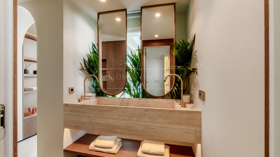 Estepona, Splendide penthouse en front de mer sur la New Golden Mile avec une jolie vue sur la mer