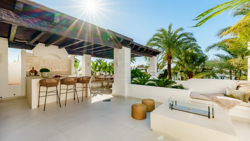 Estepona, Splendide penthouse en front de mer sur la New Golden Mile avec une jolie vue sur la mer