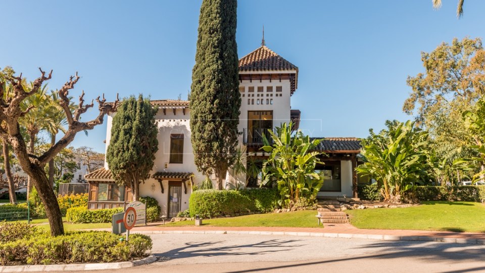 Estepona, Splendide penthouse en front de mer sur la New Golden Mile avec une jolie vue sur la mer