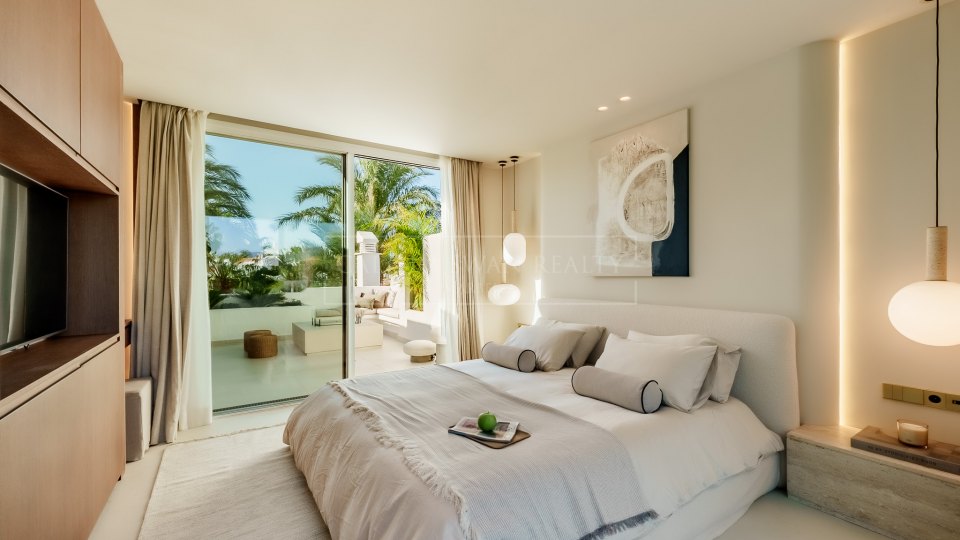 Estepona, Splendide penthouse en front de mer sur la New Golden Mile avec une jolie vue sur la mer
