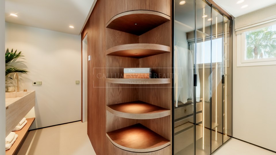 Estepona, Splendide penthouse en front de mer sur la New Golden Mile avec une jolie vue sur la mer