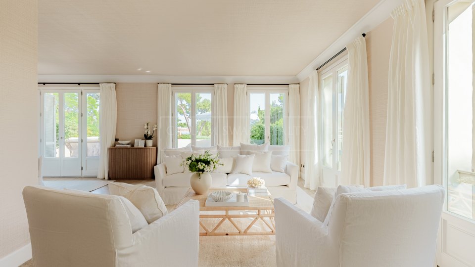 Marbella Golden Mile, Villa de luxe d'une élégance classique et du charme de Marbella à côté de Puente Romano